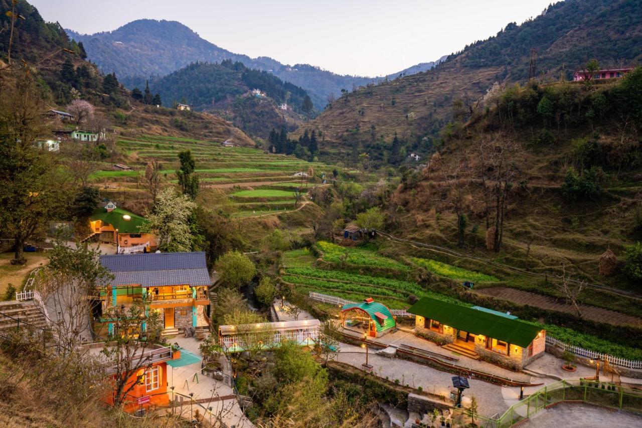 Zostel Plus Mussoorie- Kempty Hostel Exterior photo