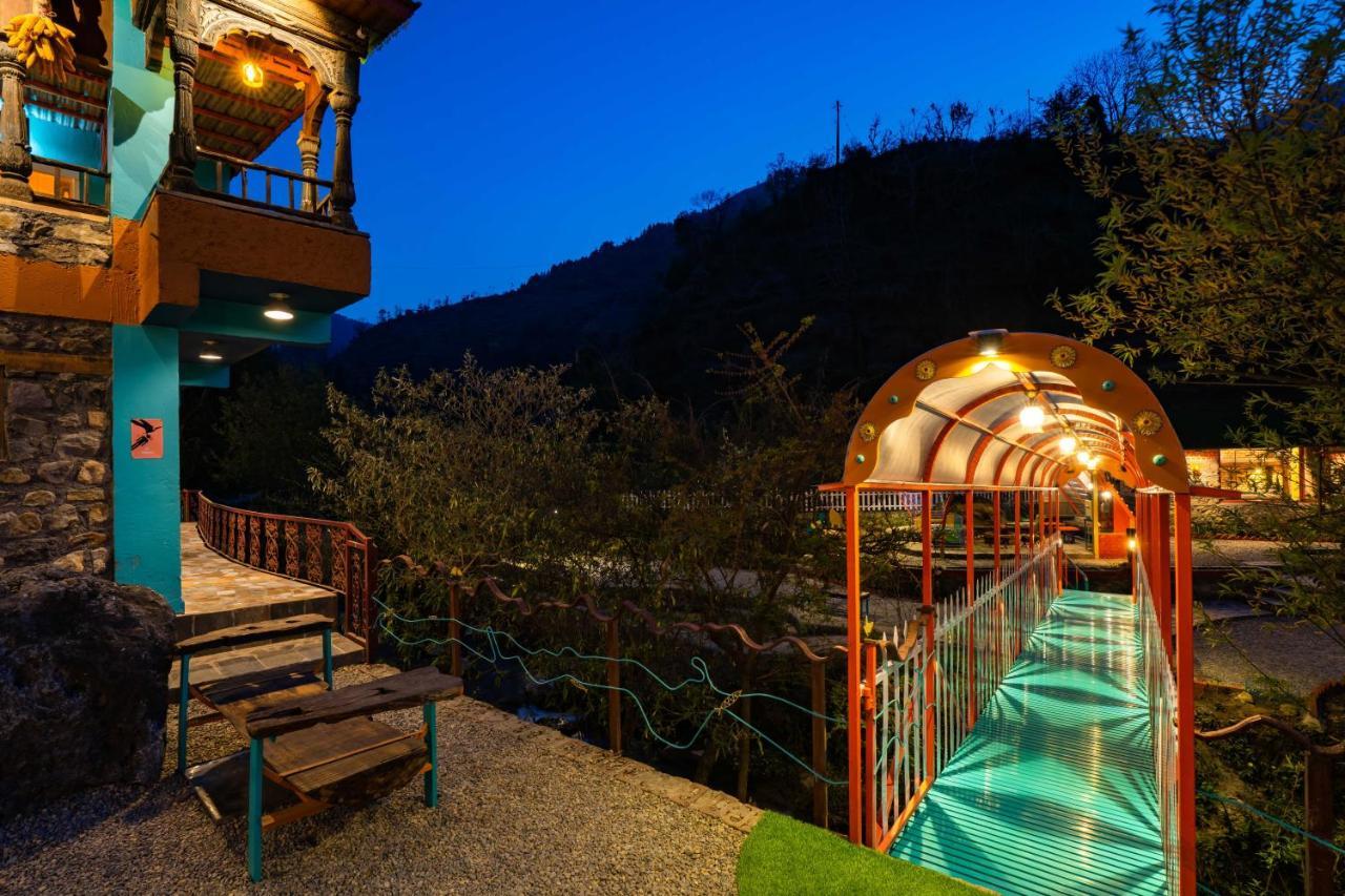 Zostel Plus Mussoorie- Kempty Hostel Exterior photo