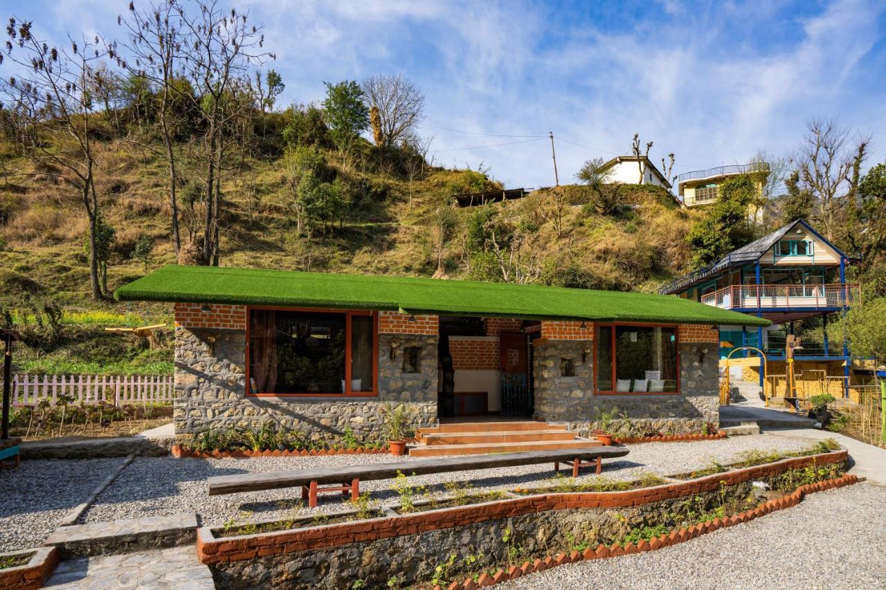 Zostel Plus Mussoorie- Kempty Hostel Exterior photo