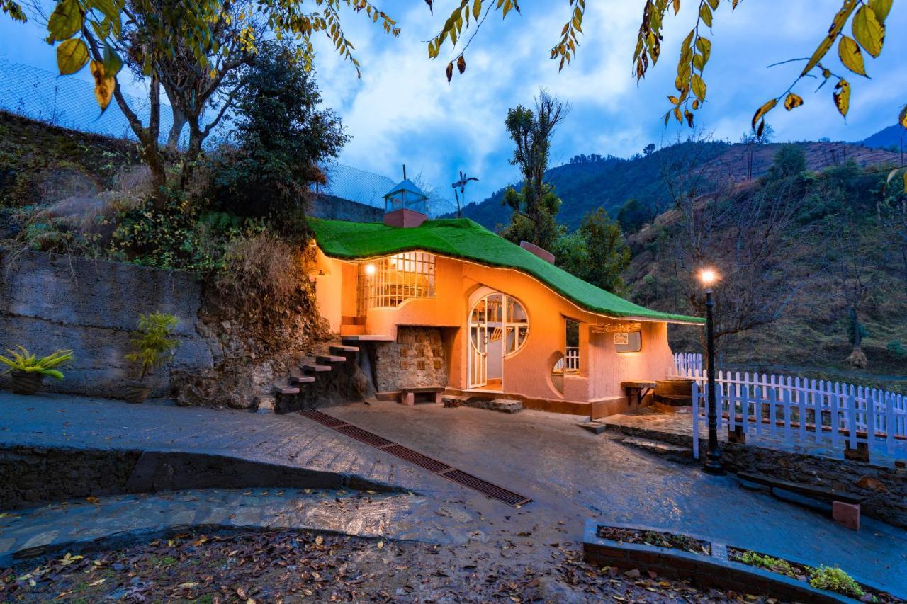 Zostel Plus Mussoorie- Kempty Hostel Exterior photo