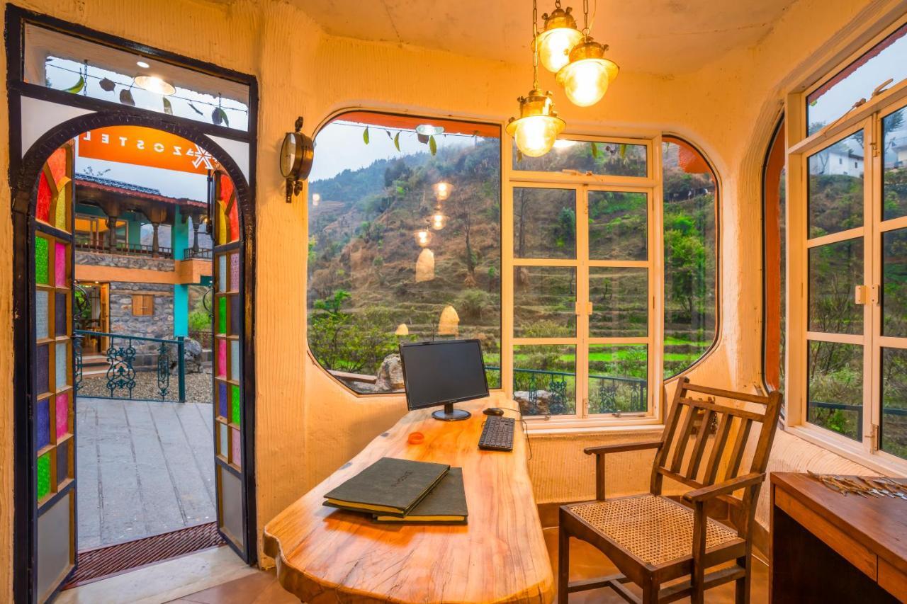 Zostel Plus Mussoorie- Kempty Hostel Exterior photo